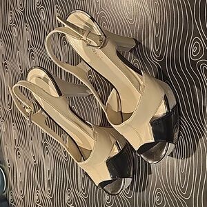 Nine West heels Size 7 cream leather with black patent leather